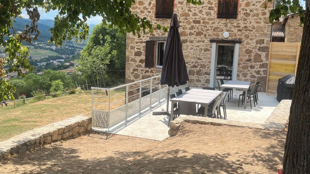 Satillieu House | Gîte 4 Saisons (12 pers.) : Calm, Forest & Unforgettable Adventures, Domaine Solio