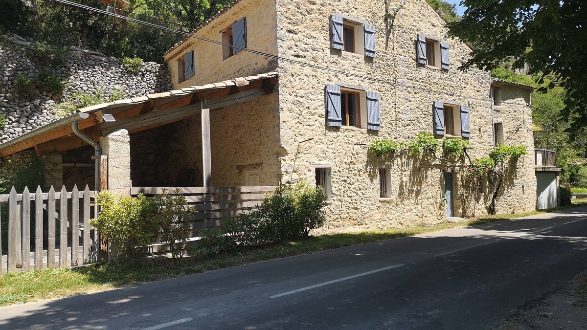 Reilhanette House | Gîte 6/8 persons with private swimming pool in drôme provençale