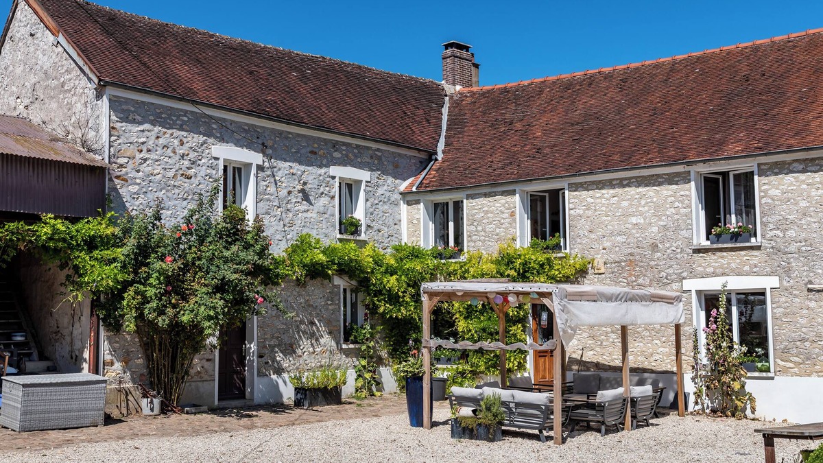 Saint-Mars-Vieux-Maisons House | Gîte avec piscine,WiFi in Saint Mars Vieux Maisons