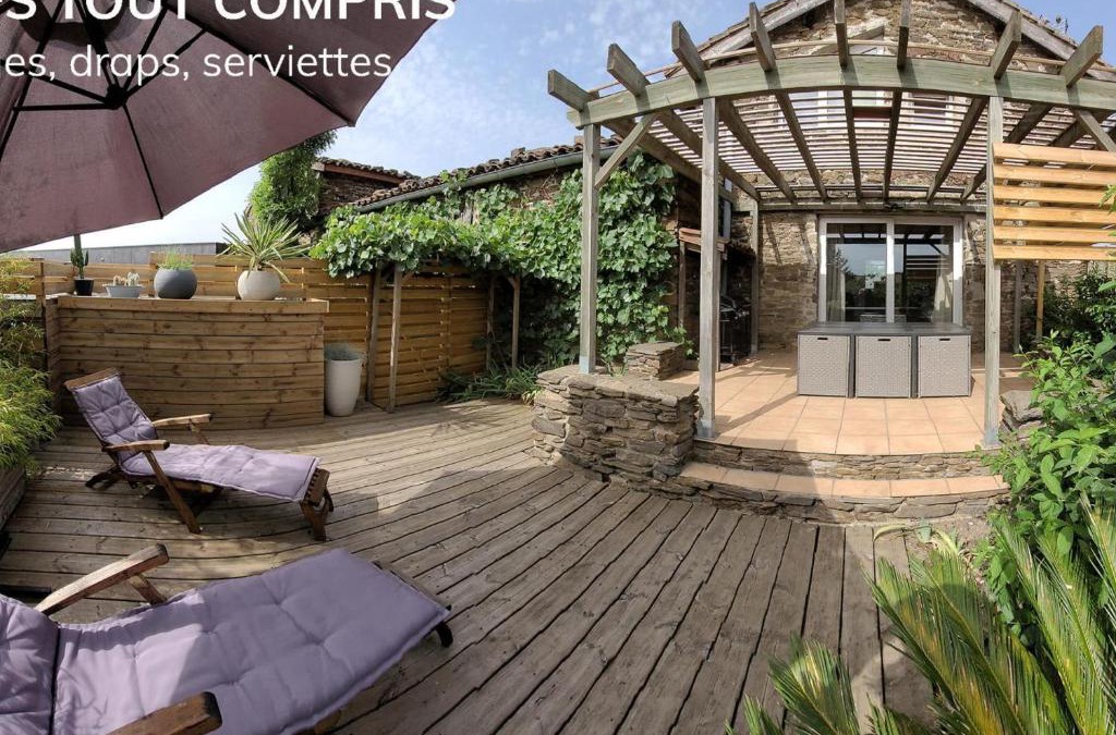 Tartaras House | Gîte authentique avec terrasse et tout confort, entre Monts du Lyonnais et bassin Stéphanois - FR-1-496-299