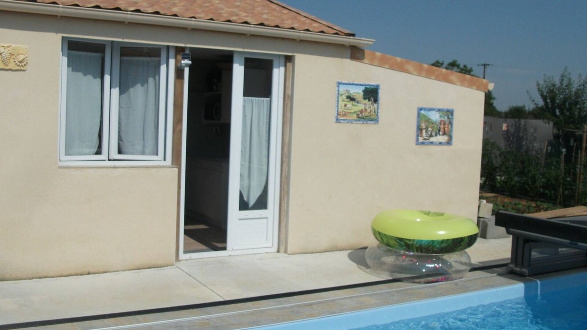 Sainte-Gemme-la-Plaine Apartment | Gîte Avec Piscine 2 Personnes + 1 Enfant