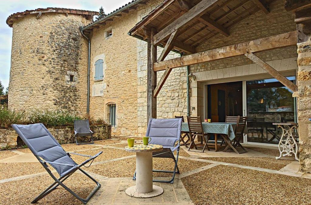Charras House | Gîte avec Piscine Chauffée, Jacuzzi et Jardin Privé - FR-1-653-156