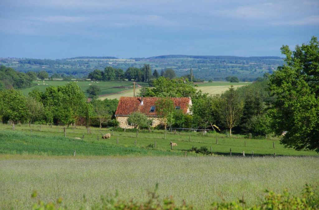 Ygrande House | Gîte Avec Piscine Sainte Anne