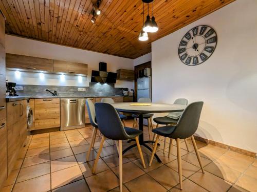 La Fagette House | Gîte avec terrasse privative et jardin fleuri à Saugues, tout inclus - FR-1-582-90