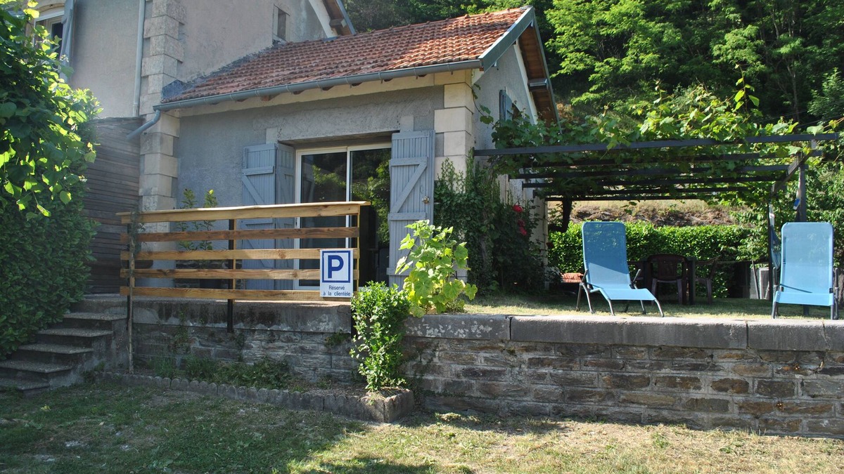 Saint-Frezal-de-Ventalon House | Gîte Cévenol de L'ancienne Gare de Saint Frezal