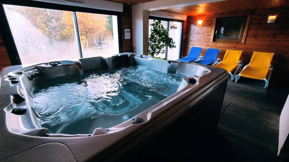 Dommartin-les-Remiremont Cottage | Gîte Capucine - Spa Jacuzzi Sauna Etang de pêche