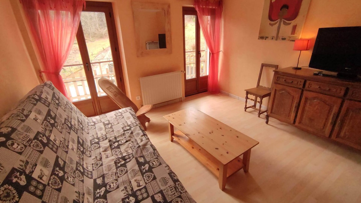 Dommartin-les-Remiremont Cottage | Gîte Céline with Spa Jacuzzi Sauna Fishing pond