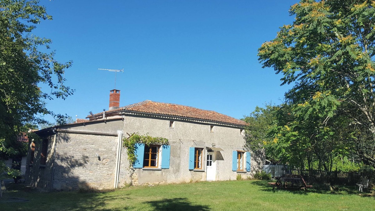 Saint-Sulpice-de-Ruffec House | Gîte Chez Chenon