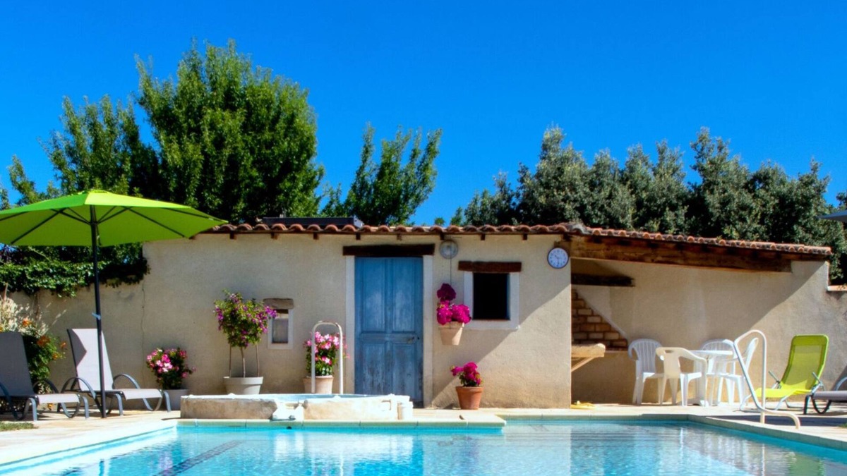 Aubignan House | Gîte classé 3* Piscine et Jacuzzi chauffés par système solaire