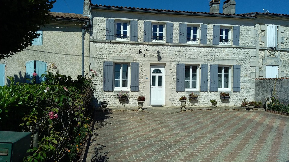 Pons Villa | Gîte Climatisé "les Hirondelles"