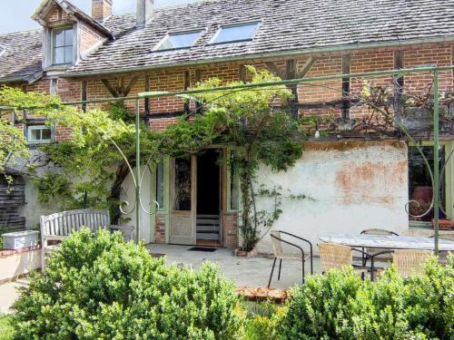 Theillay House | Gîte de charme en Sologne avec grand confort, 3 chambres, cheminée, jardin et promenades en forêt - FR-1-491-438