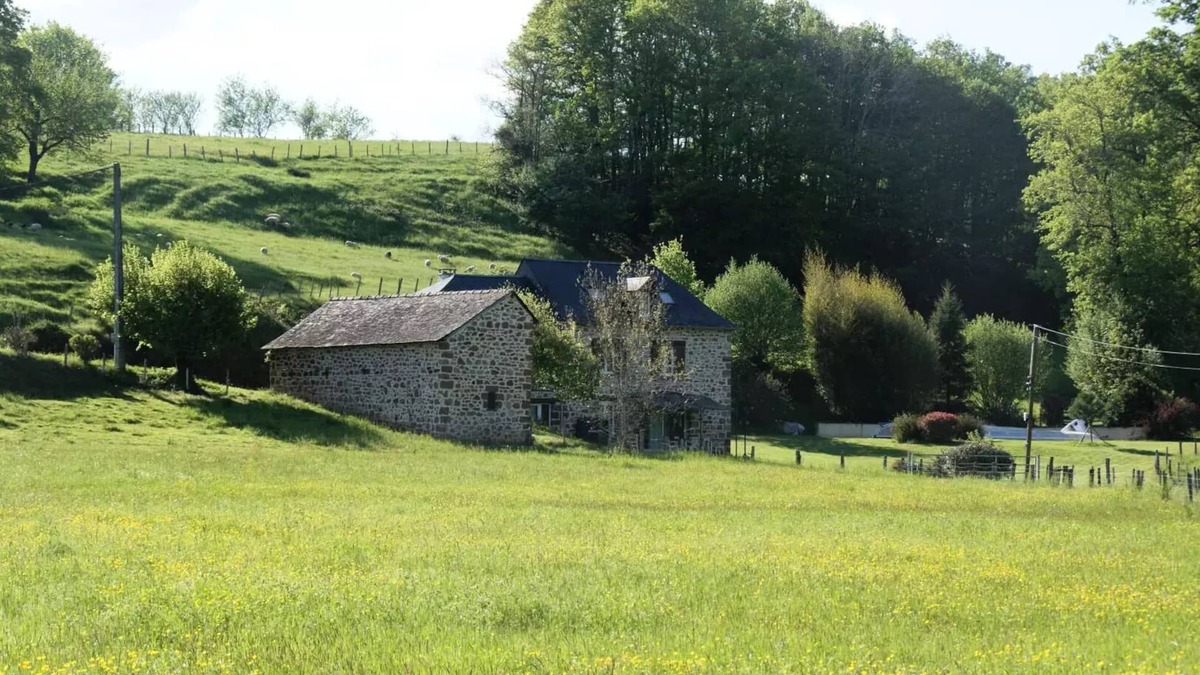 Saint-Bonnet-la-Riviere Villa | Gîte de France in Saint-Bonnet-la-Rivière 3 ears - Gîte de France 8 people