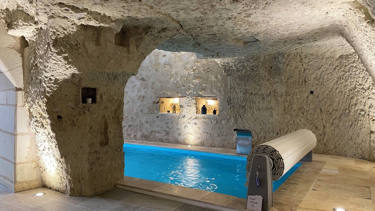 Montrichard Val de Cher House | Gîte des Caves, 16th century, near Beauval and Chenonceaux, troglodyte pool