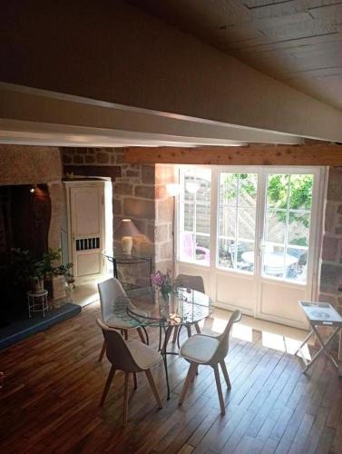 Saint-Yrieix-le-Dejalat Apartment | Gîte de France à Saint-Yrieix-le-Déjalat 3 épis - Gîte de France 4 personnes MAE-9234