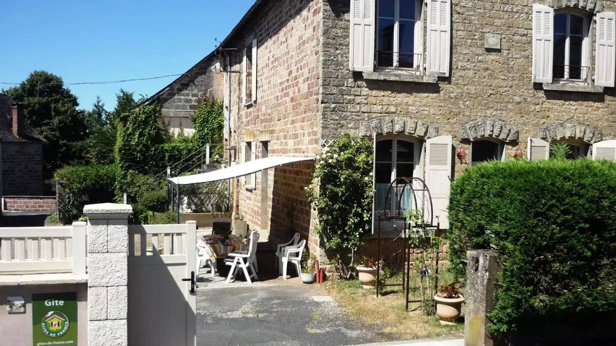 Vars-sur-Roseix Villa | Gîte de France in Vars-sur-Roseix 3 ears - Gîte de France 9 people