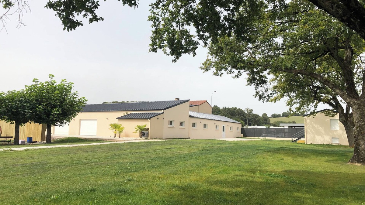 Les Chatelliers-Chateaumur House | Gîte de Groupe 35 Couchages de 950 m² Chauffés Avec Piscine et spa Intérieur