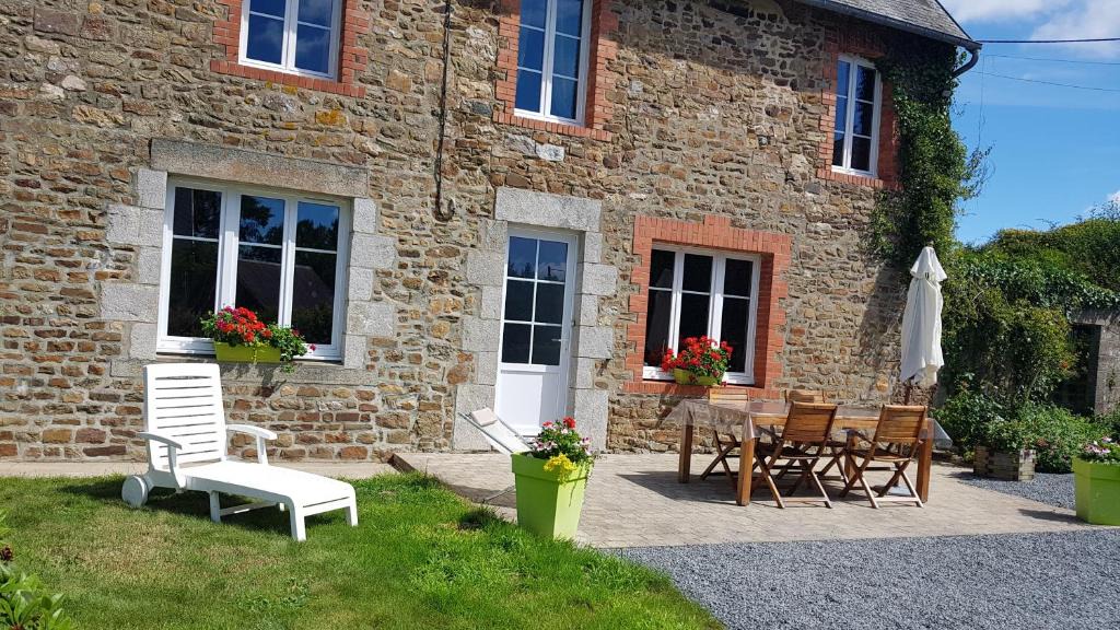 Notre-Dame-de-Cenilly House | Gîte De L'arthour