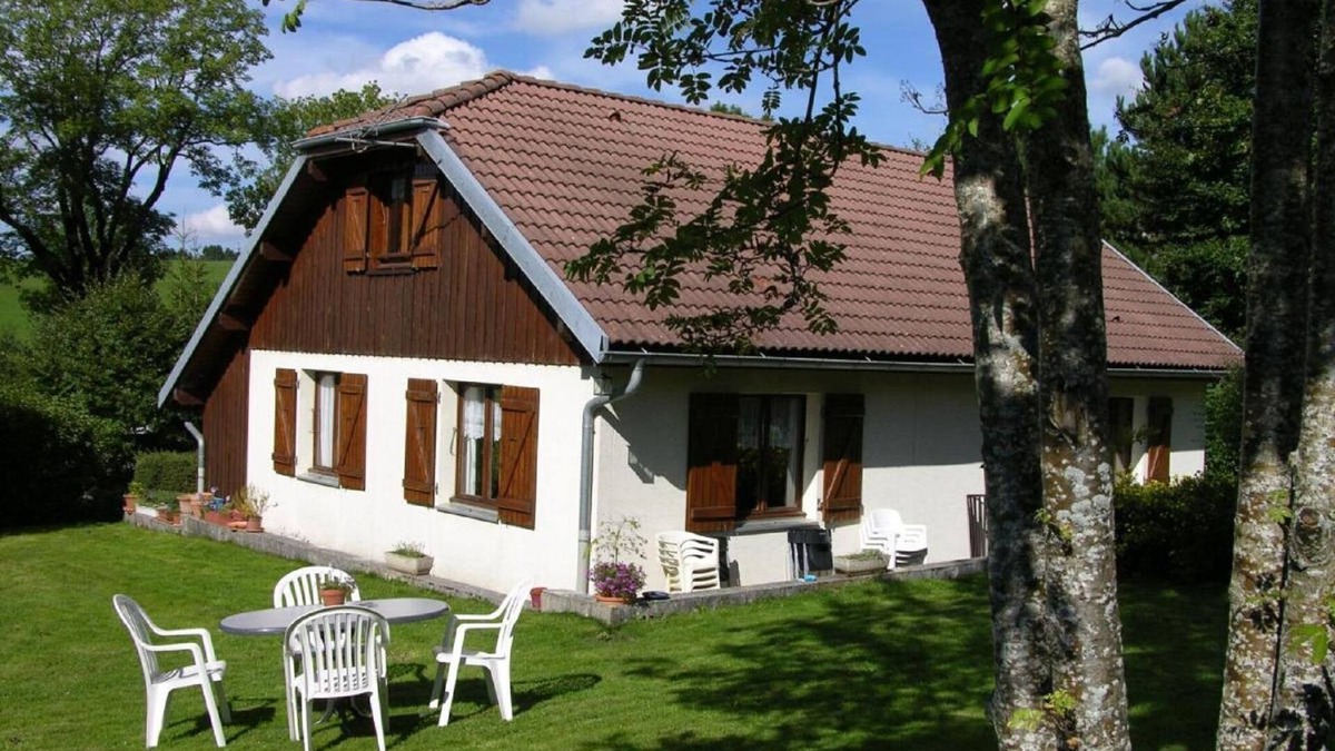 Metabief House | Gîte de la Marandine in Métabief with garden