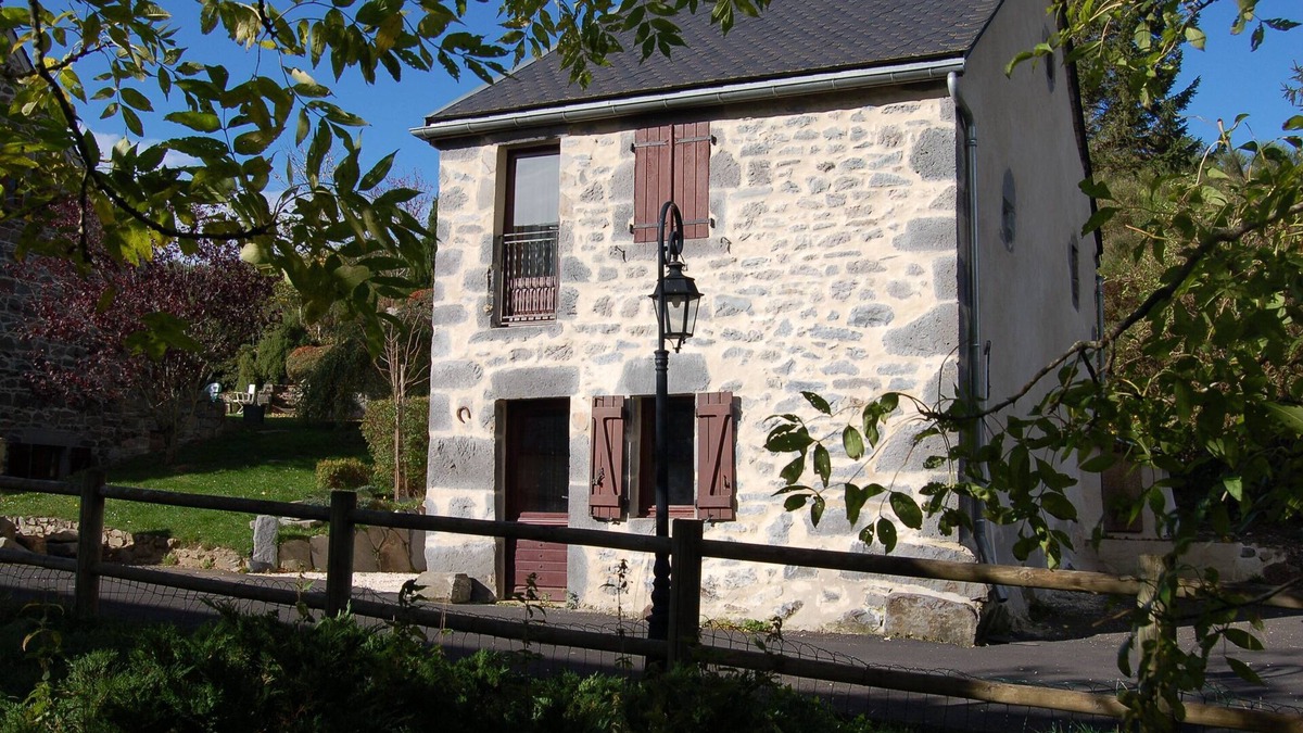 Orcival House | Gîte de Rouchaube Orcival : la Petite Maison
