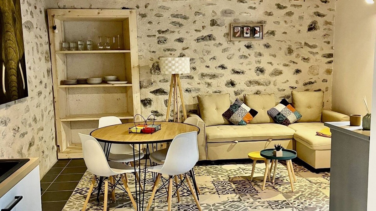 Alba-la-Romaine Apartment | Gîte de Standing 2/4p au Coeur du Village Classé D'alba LA Romaine