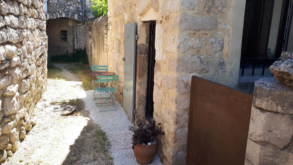 La Garde-Adhemar House | Gîte de village