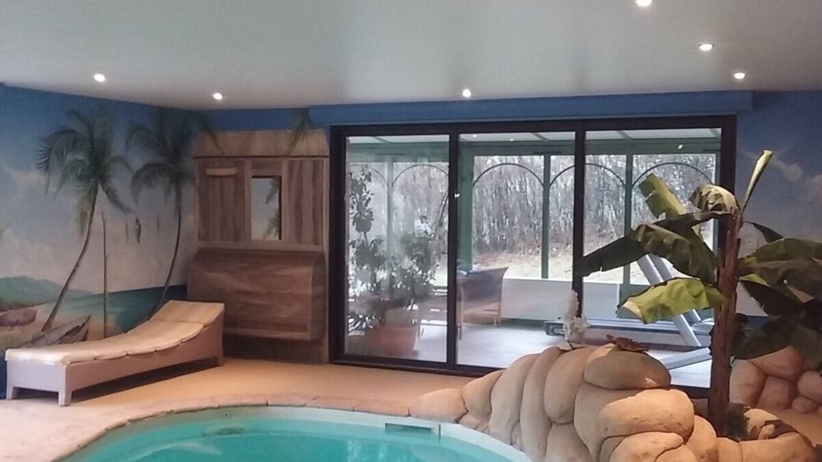 La Bourboule House | Gîte Exceptionnel Piscine Intérieure et Jacuzzi, Fitness, Billard, Pétanque !