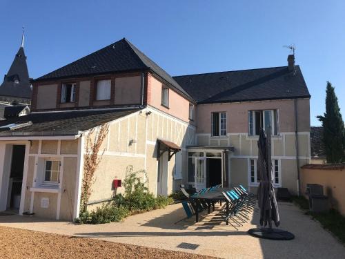 Saint-Georges-sur-Eure House | Gîte familial avec jardin clos, à Saint-Georges-sur-Eure, 7 chambres pour 14 pers, proche Chartres - FR-1-581-84