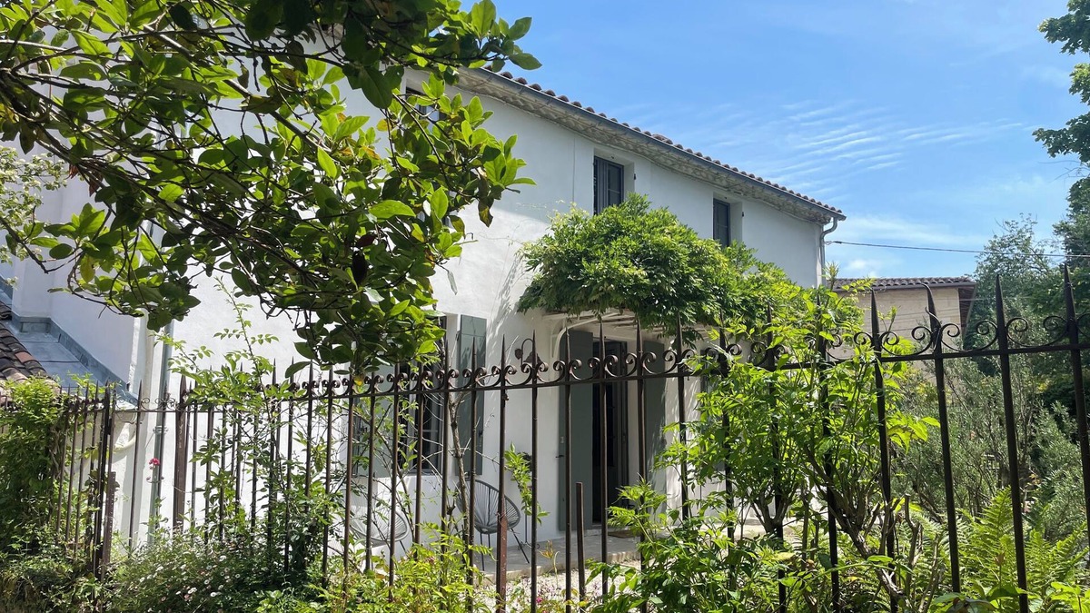 Capian House | Gîte Glycine for 8 people, jacuzzi and sauna