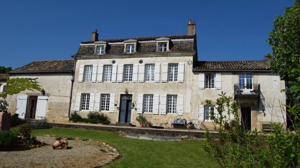Tournus Cottage | Gîte in French Historic Wine Farm