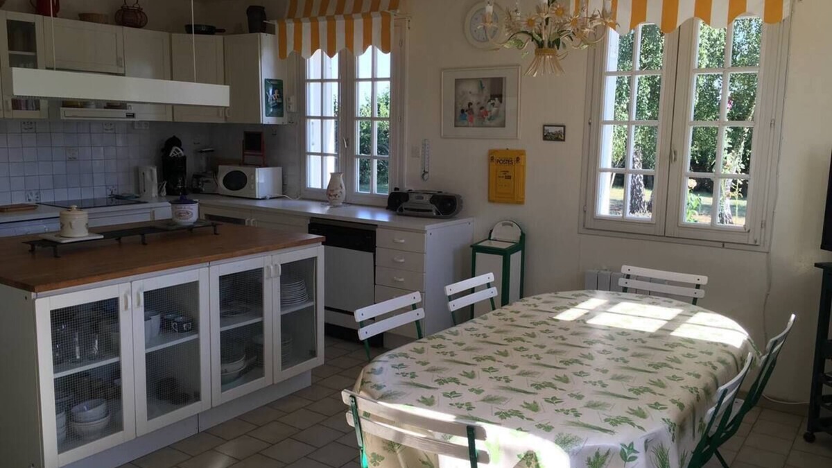 Mansigne House | Gîte in Mansigné, Sarthe, Farmhouse 6 rooms, sleeps 15 near Le Mans