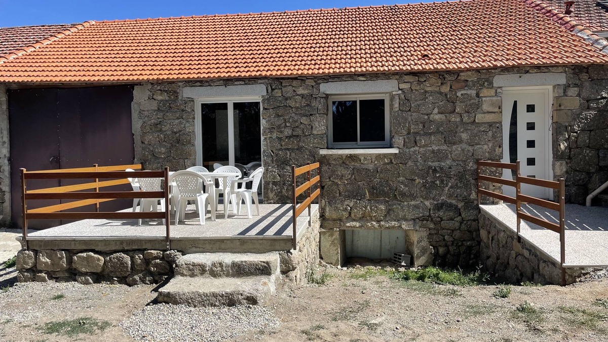 Rocles Other | Gîte la Ferme de Palhères Oubliez vos Soucis Dans ce Logement Spacieux et Serein