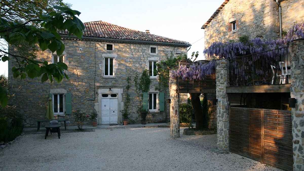 Saint-Alban-sous-Sampzon Cottage | Gîte "La Magnanerie" Mas les Teyssiers in Grospierres