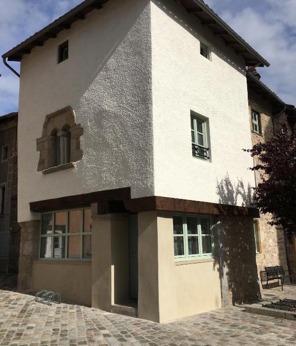 Le Malzieu-Ville House | Gîte La Maison Toute de Travers