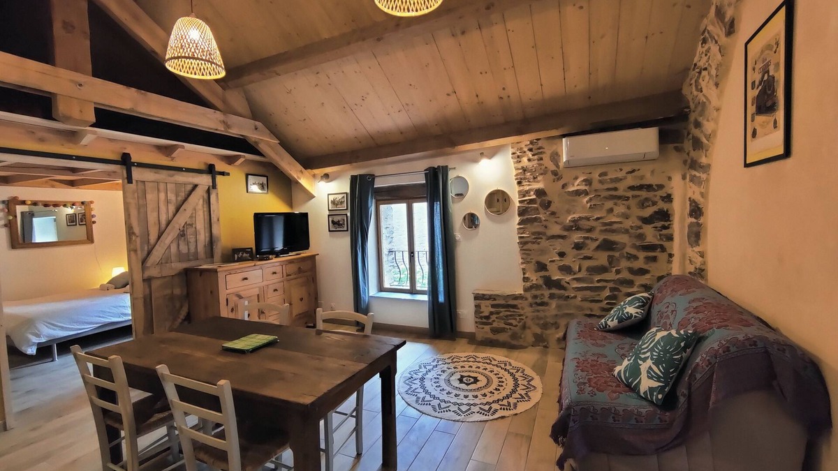 Barre-des-Cevennes Apartment | Gîte Le Circaète, en Plein Cœur de la Forêt à Barre des Cévennes