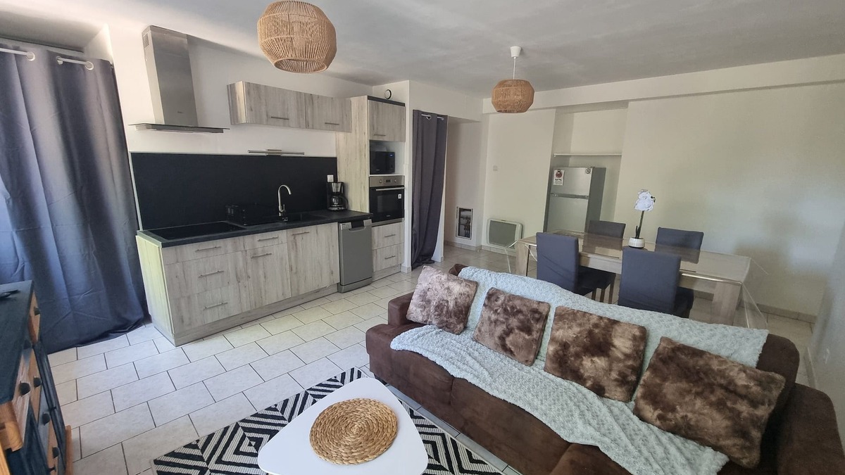 Joyeuse Apartment | Gîte le colibri. Sud Ardèche.3 stars, 4 pers. 2 bedrooms