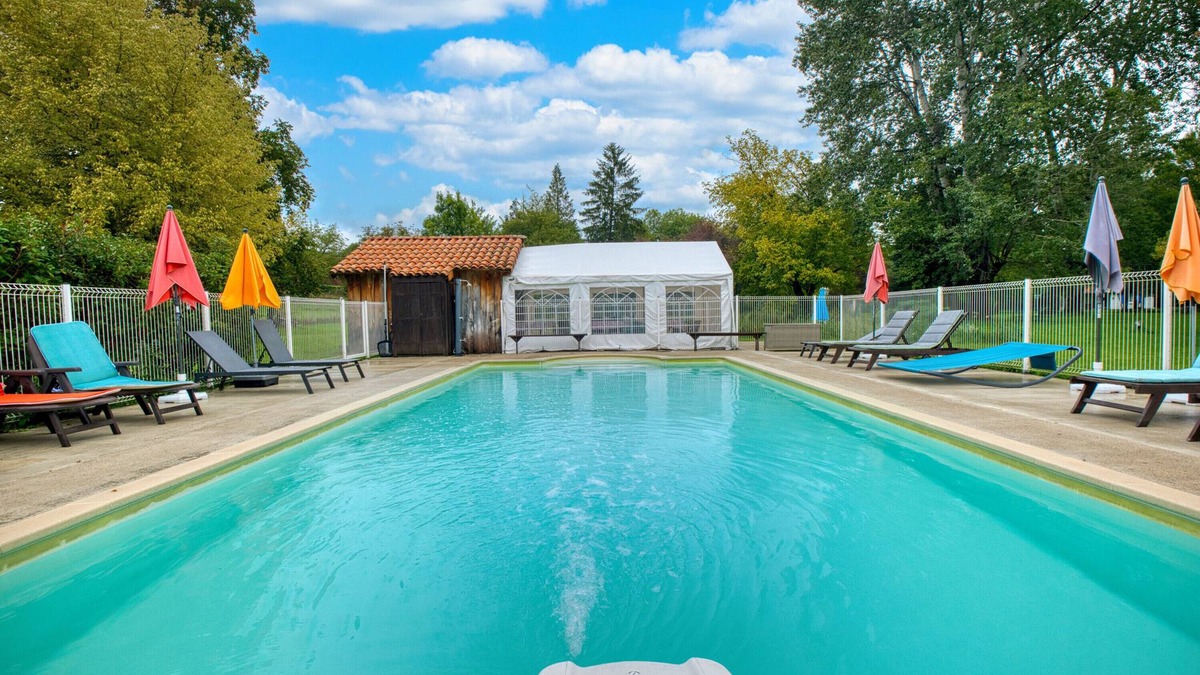 Varaignes House | Gîte Le Martin Pêcheur - Domaine l'Étang des Mirandes with Shared Pool