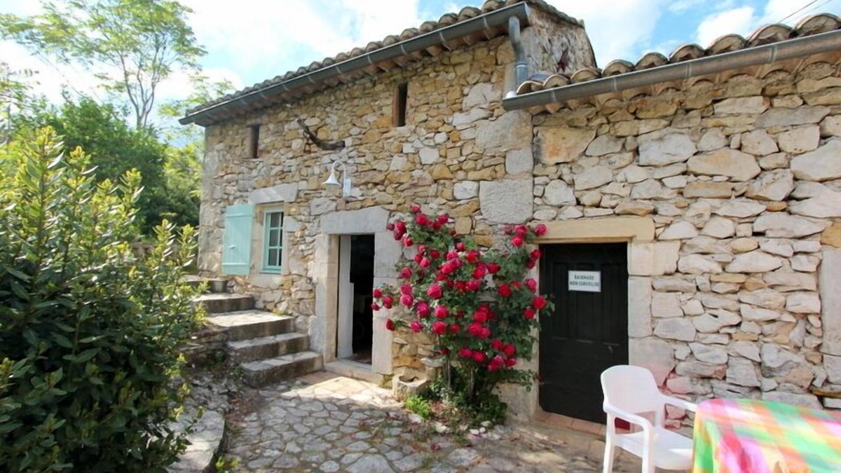 Verfeuil House | Gîte Le Mazet with swimming pool, quiet, near Céze Valley and Uzès