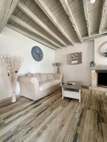 Fougeres-sur-Bievre House | gîte le nid
