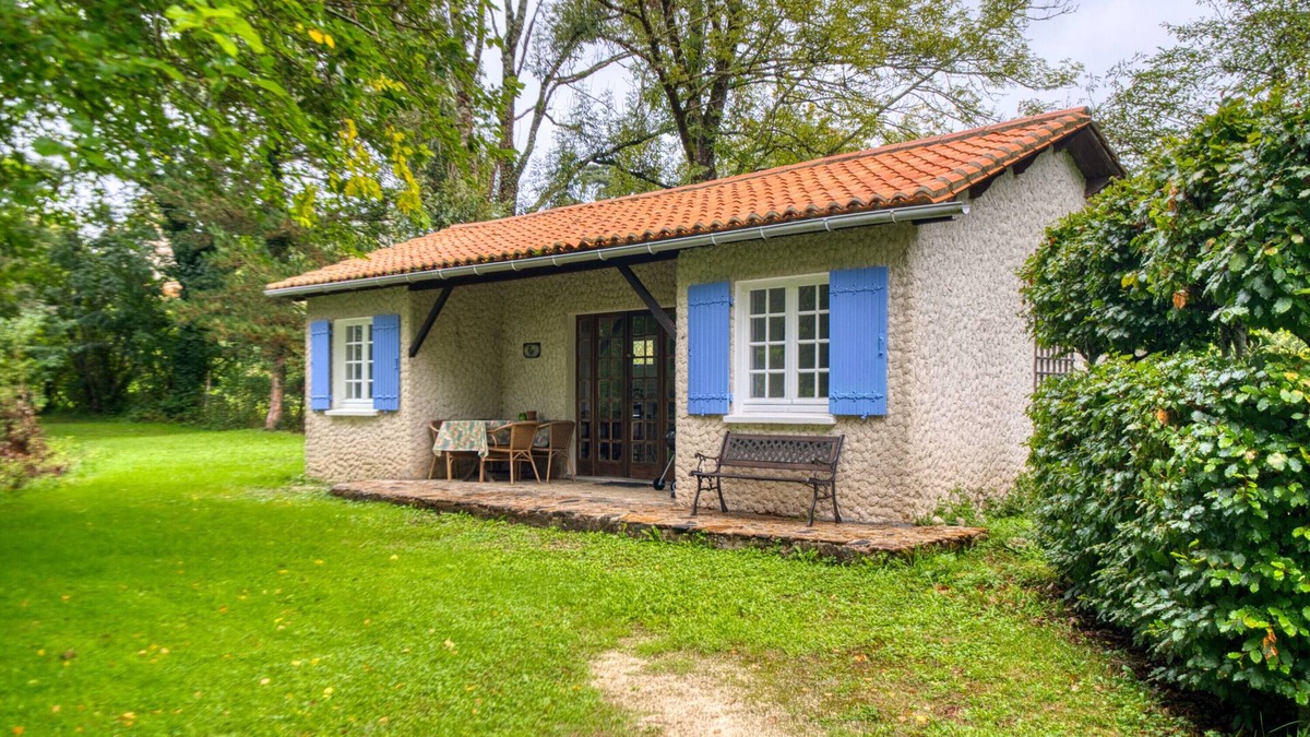 Varaignes House | Gîte Le Pêcheur - Domaine l'Étang des Mirandes with Shared Pool