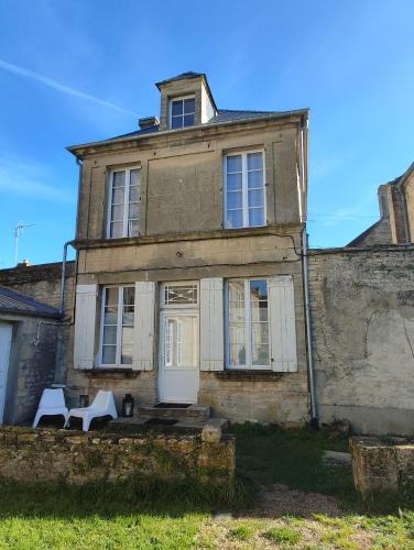 Creully House | Gîte Le Prieur é - COEUR DE BOURG - maison 48 M2
