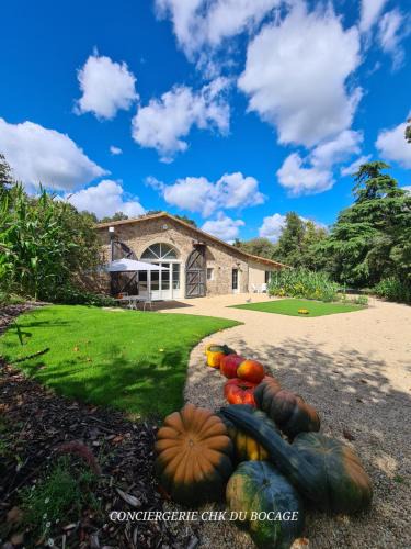 Saint-Mars-la-Reorthe House | Gîte Le Puy Martineau piscine privée intérieure chauffée à 10 min du Puy du Fo