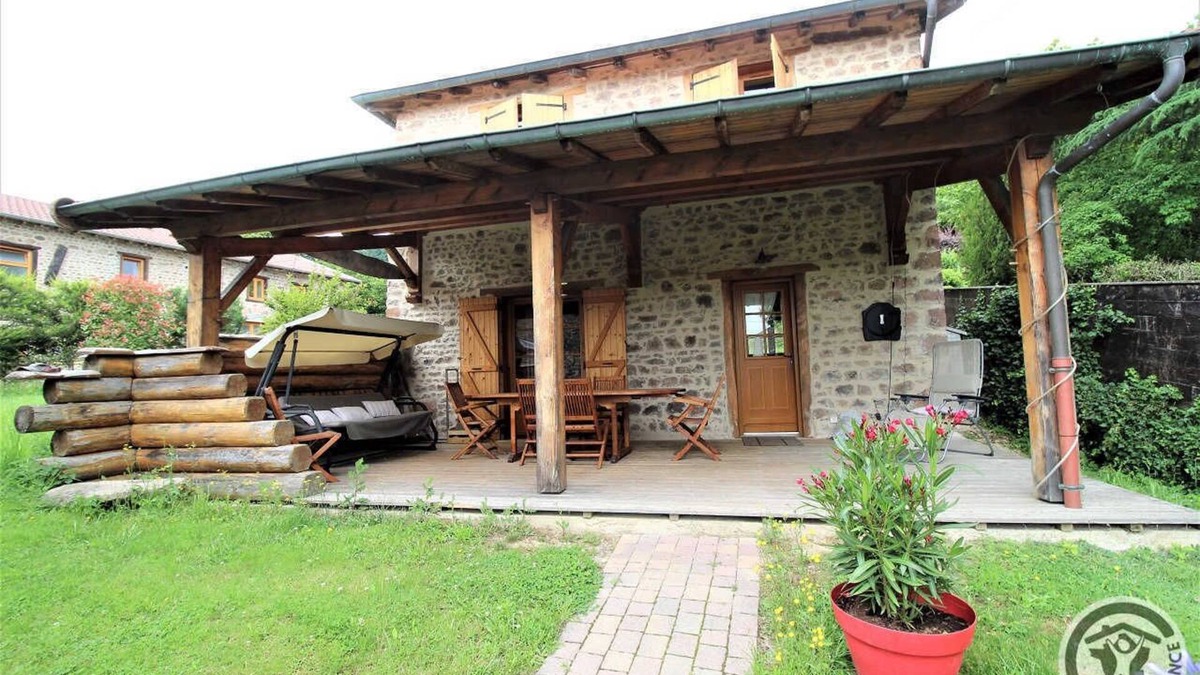 Poule-les-Echarmeaux House | Gîte Le Serdoret - POULE-LES-ECHARMEAUX