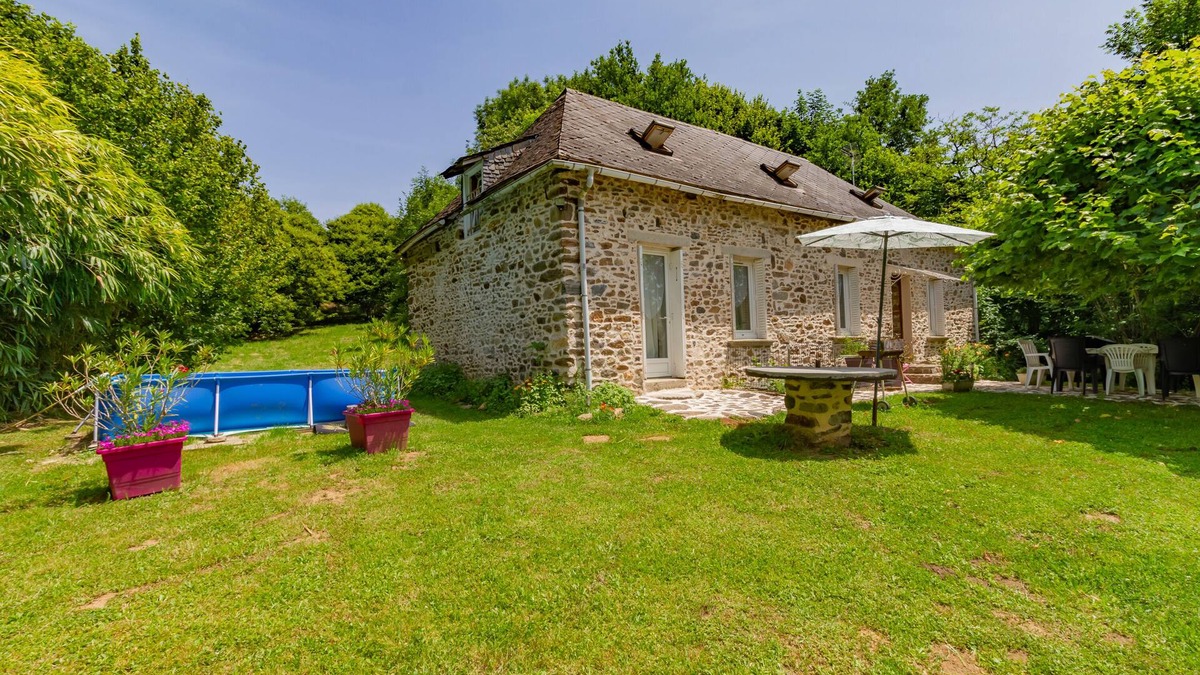 Lagrauliere Cottage | Gîte Loucastan in a green setting