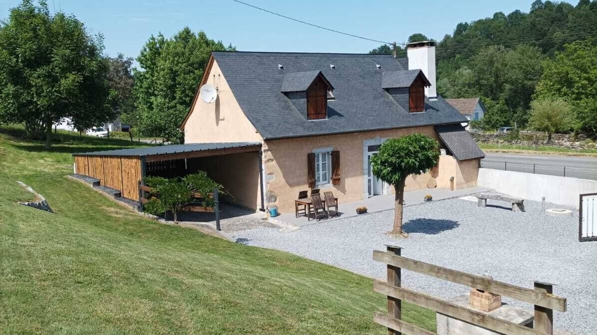 Asson House | Gîte Nouguè de bach, a small 2-star Béarnaise house
