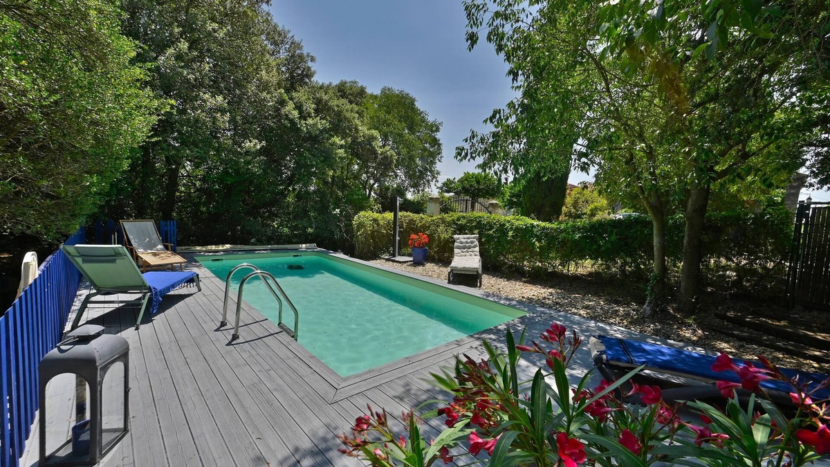 Lussan Apartment | Gîte Pina - Gîte avec piscine partagée