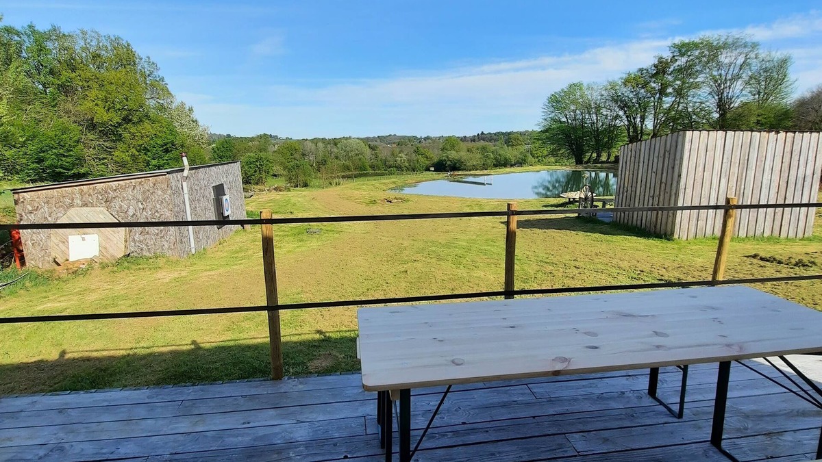 Lubersac House | Gîte Pour 4 Personnes Situé à 3km Entre Pompadour et Lubersac Avec Étang Privé