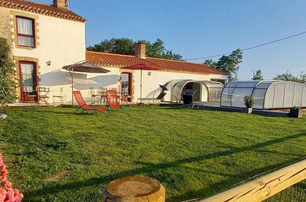 Challans-Gois Communaute House | Gîte rénové avec piscine chauffée et jardin clos, à proximité des plages et de la campagne bio. - FR-1-426-531