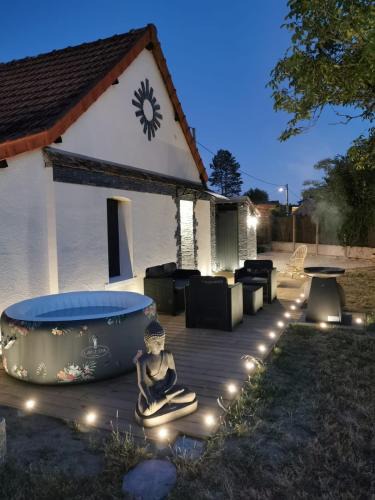 Chaon House | Gîte Sologne avec piscine & jacuzzi 4P La Demeure du Faon, proche Lamotte-Beuvron Center Parcs Châteaux de la Loire, Zoo de Beauval