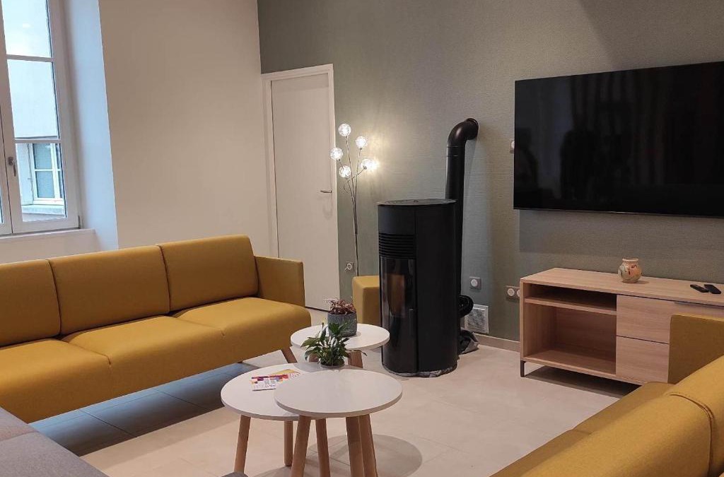Loye-sur-Arnon House | Gîte Spacieux avec Cour, Terrasse et Salle de Jeux - Centre Bourg, Accessible PMR - FR-1-586-36