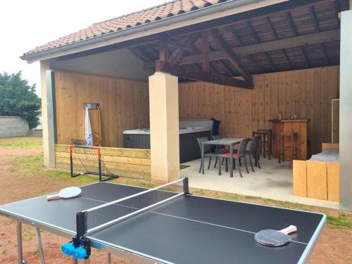 L'Hopital-le-Grand House | Gîte spacieux à L'Hôpital-le-Grand, animaux acceptés - FR-1-496-289